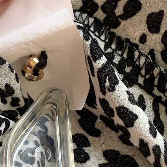 Zara Top Blouse Black & White Animal Print V-Neck Studded Short Sleeve Top Small - Picture 6 of 9